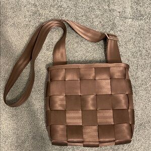Harvey’s brown crossbody Bag